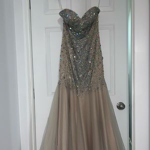 Grad dress! Only worn for 5 hours. In beautiful condition